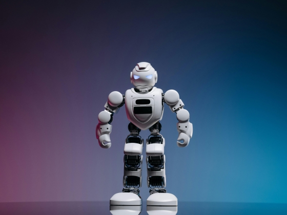 Elszabadult egy robot egy boltban – Videón, ahogy visszarúg az őt lökdöső vásárlónak
