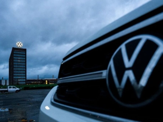 Itt a vége: megszületett a történelmi döntés a Volkswagen teljes átalakításáról, még 50 ezer embert rúgnak ki – most fog kiderülni, hogyan érinti Magyarországot
