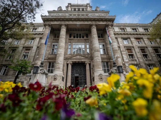 Az Orbán-kormány volt miniszterének cége tart továbbképzést az ügyészségnek