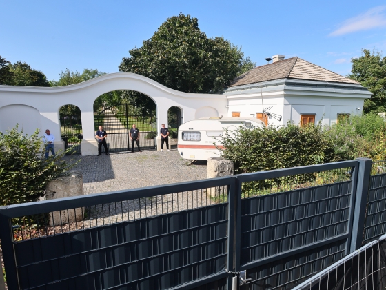 „Szó sincs értelmetlen luxusról” – Megszólalt Hatvanpuszta tervezője, aki megnyitná a majorságot a nagyközönség előtt