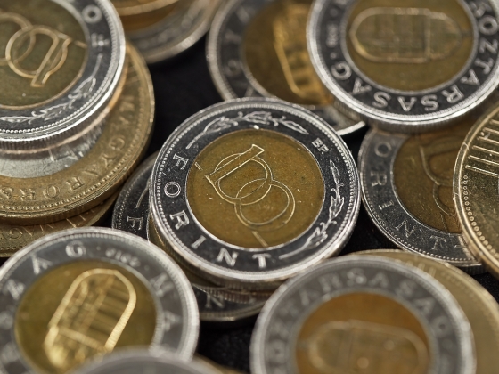 Izmosodott a forint péntek reggelre: így áll most az euróhoz képest