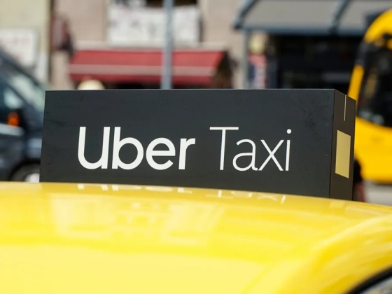 Az Uber útnak indította az első önvezető taxikat