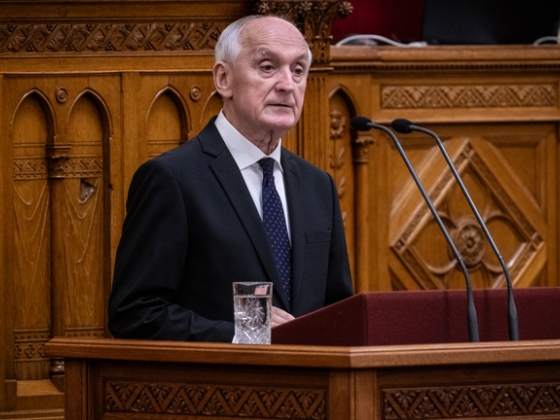 Publicus: a többség lecserélné az Alaptörvényt, és alkalmasnak tartja Baka Andrást