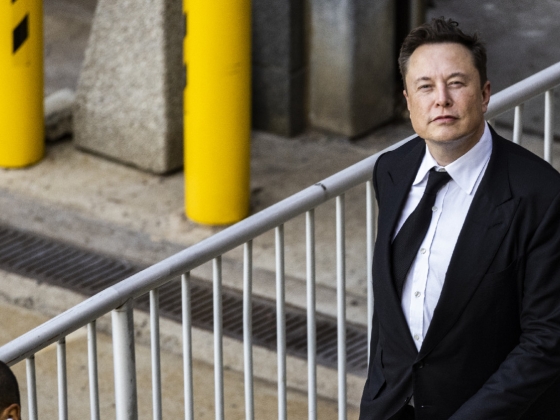 Vizsgálatot indított a hatóság Elon Musk önvezető járműveinél