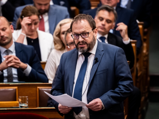 Leállítják a túlárazásokat, teljes átalakítás és új vezető jön a Közbeszerzési és Ellátási Főigazgatóság élére