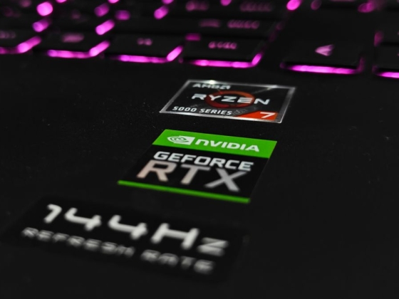 Nincs fék az Nvidia-vonaton: erős hétkezdés után erős zárás, érkezik a saját PC – az AMD és az Intel is izgulhat