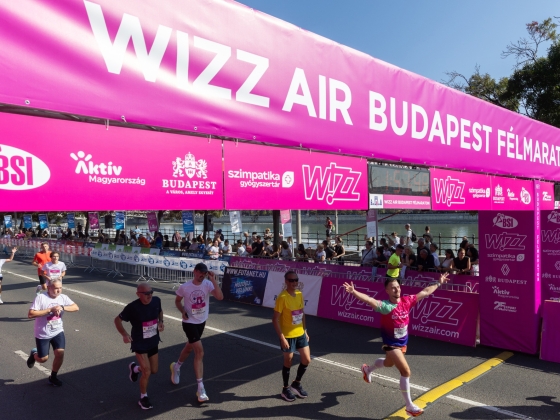 Jelentős forgalomkorlátozások lesznek vasárnap Budapesten egy futóverseny miatt