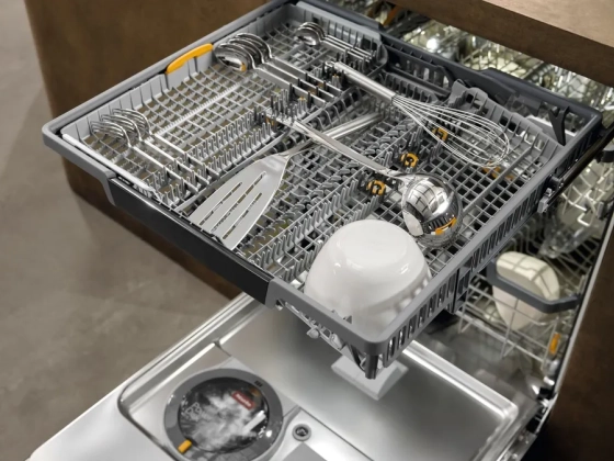 Kamerát épített a mosogatógépébe a Miele, de nem azért, hogy az edényeket nézegessük