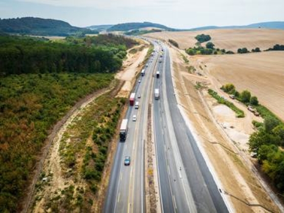 Sávterelések és mélyépítés az M1-esen: teljesen átépítik a Győr felé vezető oldalt