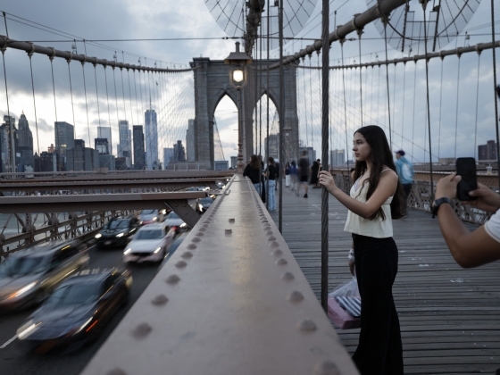 Késsel hadonászó, bombával fenyegetőző férfit lőttek le a rendőrök a New York-i Brooklyn hídon