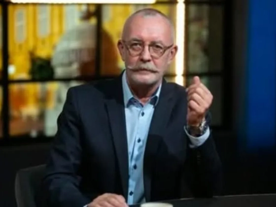 Keményen léptek a közmédiánál: biztonsági őrökkel vezettethették ki az ismert műsorvezetőt