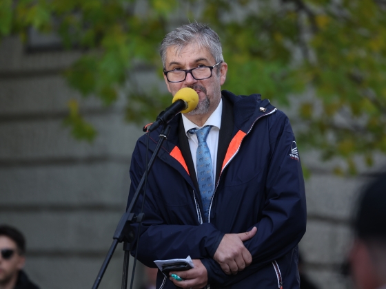 Hadházy Ákos balsejtelme Ruszin-Szendi Romuluszról: „Ha ez igaz, az Orbán rendszer soha nem is ért véget”