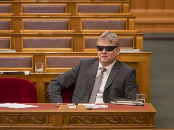 Azonnali hatállyal kirúgták a csepeli iskolából a fóti gyermekotthon bántalmazással gyanúsított volt igazgatóját!