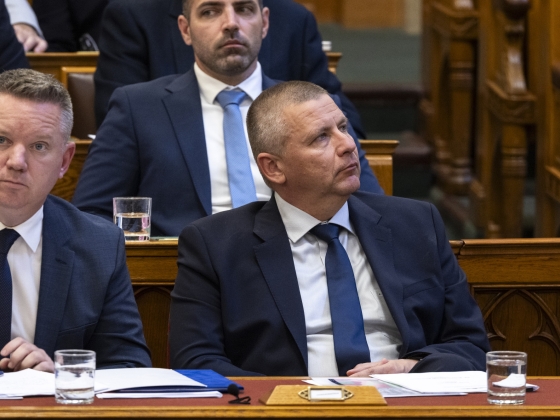 Panyi Szabolcs szerint Ruszin-Szendi akaratlanul is elismerte, hogy vannak információi arról, kik beszélhettek a HVG-nek Szuvák Attiláról