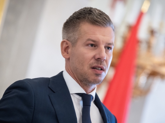 Magyar Péterék vagyonkimentéstől tartanak, állami felügyelet alá vonták a Bosnyák téri gigaprojekt cégeit