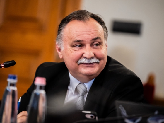 Gajdos László helyreigazította Hadházy Ákost, majd meghívta magához