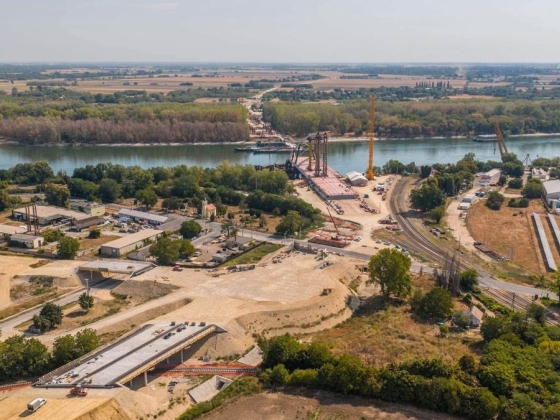 Dühös üzenetet kapott Vitézy Dávid: ez a következménye, hogy részlegesen leáll a mohácsi Duna-híd beruházása – 