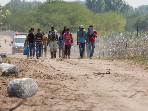 Szigorítás jöhet az Európai Unió migrációs politikájában: öt tagállam fogott össze