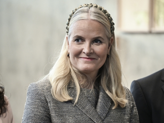 Mette-Marit norvég királyné a gyógyulásában bízik - betegsége még a botrányokat is elfedi