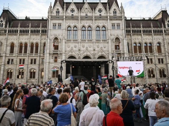 Kormányellenes tüntetés a Kossuth téren