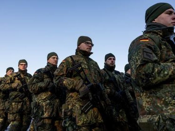 Belehúztak a katonaságnál: már postázzák a behívóleveleket, ellentmondásban a szaktárca