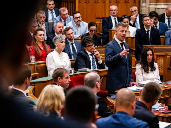 Abszolút filmszínházra vágyik? Nem találja ki, hol nézheti hétfőtől élőben a parlamenti üléseket