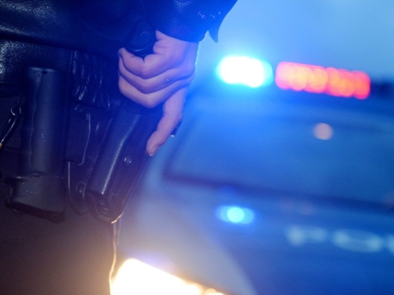 Baltával támadt emberekre egy férfi egy ausztrál kisváros utcáin