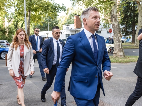 Tisza-kormány: reagált az ellenzéki kritikákra Lannert Judit, Magyar Péter kitüntetné a paksi védekezés résztvevőit
