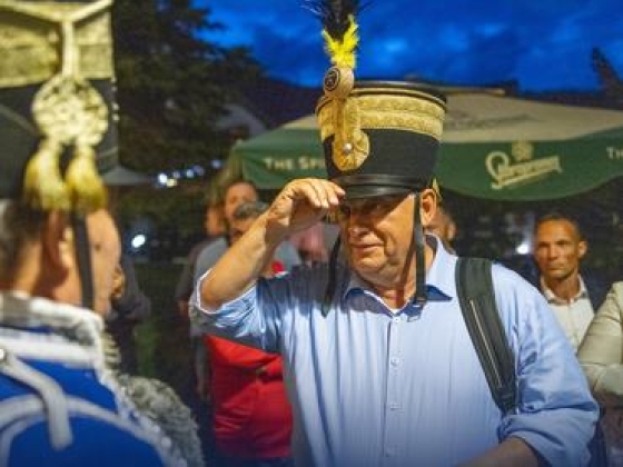 Elemzők: Orbán Viktor nem tért haza, mert nincs itt az ideje, de azért figyelni kell