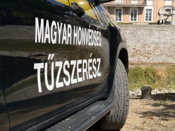 Lezárták a fél várost Esztergomban, mert azt hitték, bombát találtak, kiderült, hogy két régi szemetes volt
