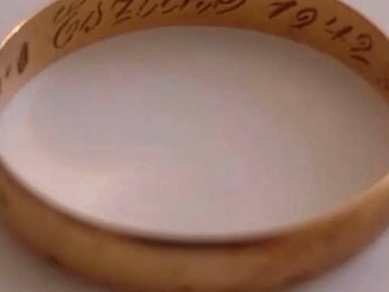 Gravírozott aranygyűrűt találtak egy tömegsírban, keresik a magyar katona családját