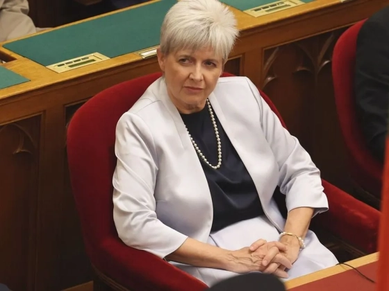 „Vagy ő, vagy én!” – Lannert Judit nem volt hajlandó egy színpadra állni Debrecen polgármesterével