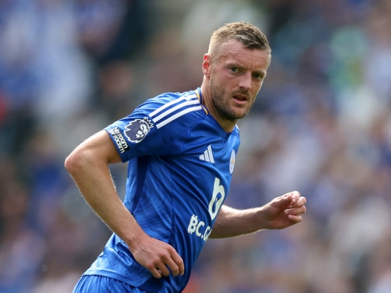 Az angol másodosztályban folytatja a korábbi gólkirály Jamie Vardy