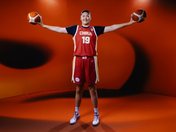 Az NBA-ben is alig akad magasabb játékos a kínai női válogatott óriásánál