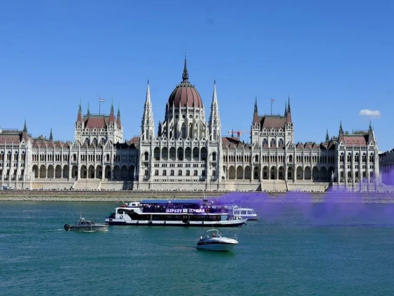 Hajóval utazott az Újpest-tábor a Fradi elleni derbire – képek