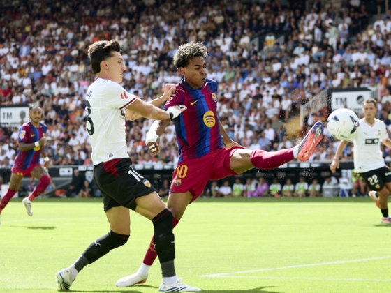 Először kezdett a Barcelona sztárja, csapattársának rögtön sérülést okozott