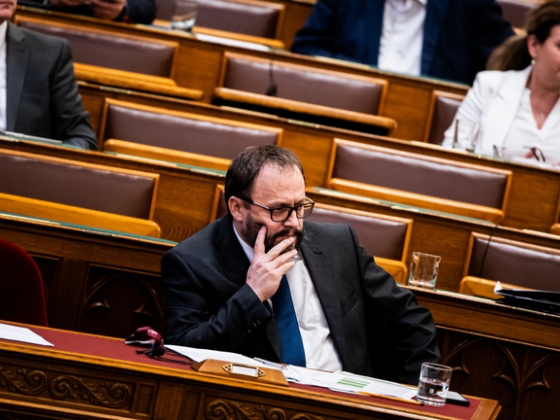 Kármán András szerint állománygyűlés és létszámleépítés sem lesz a Pénzügyminisztériumban, de van egy csavar