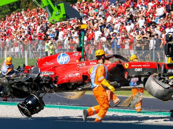 Leclerc látászavarra, Hamilton a balesetet szenvedett monacóira és a Ferrarira panaszkodott