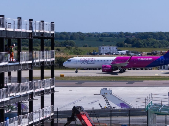 Kiszivárgott: nagy baj lehet a Wizz Air-nél, nagylétszámú leépítésekre készülnek a szomszédban, heteken belül meglépik – igaza lehet a Ryanair-vezérnek a vállalat jövöjéről?