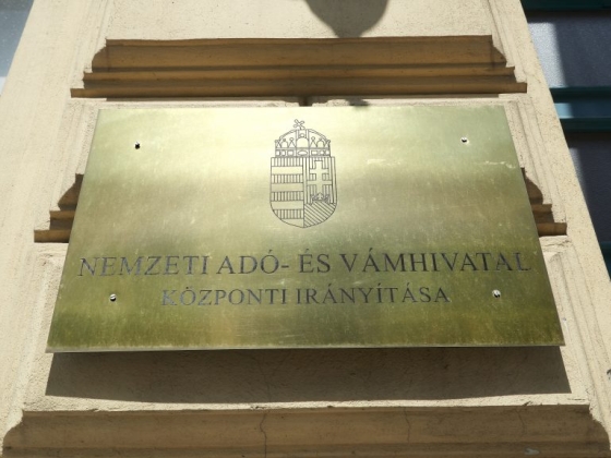 NAV-elnök: A vagyonosabbak kisebb részt vállalnak a közteherviselésből, ez nem ideális