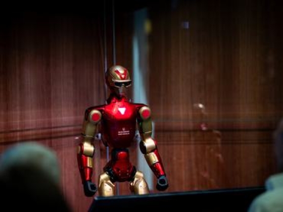 Felsült a humanoid robot, az ELTE rektora kegyetlenül megbuktatta