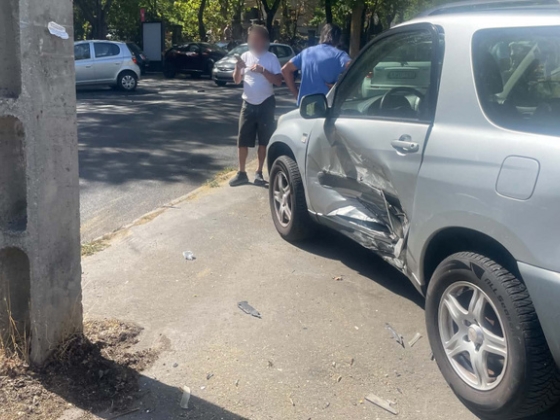 Durva hármas karambol történt Budán, roncsok borítják az Istenhegyi utat