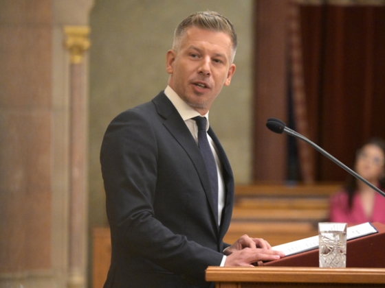 „Tegeződve kiabálja be, hogy hazudsz” – óriási feszültség a parlamentben, Magyar Péter a főszerepben - Az Országgyűlés ülése