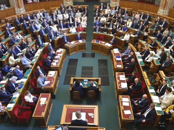 Szerényen IV. Béla második honalapításához hasonlította Magyar Péter kormánya eddigi tevékenységét