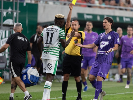 Elmaradt piros lap, erélytelen játékvezetés, lesgól – Kőkemény kritika a Fradi–Újpest bíróinak