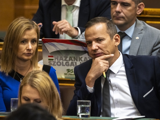 Toroczkai Magyarnak: Azonnal kérjen, vagy ha már tegeződünk, kérjél bocsánatot, azonnal, és ne meneküljél gyáva, undorító féregként!