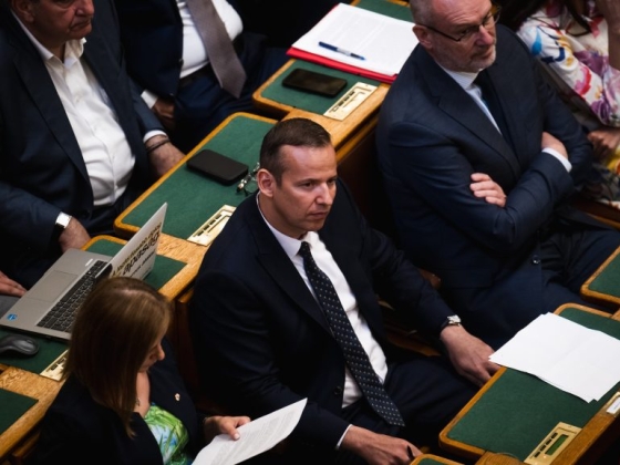Magyar Péter reagált arra, hogy Toroczkai László undorító féregnek nevezte