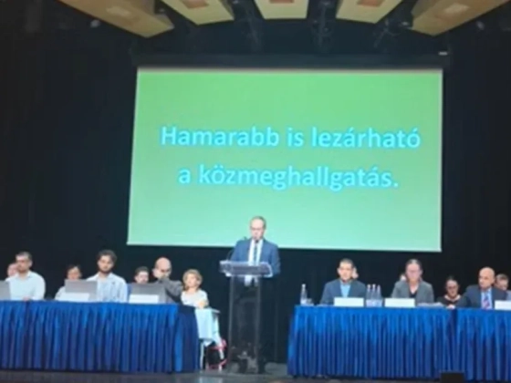Gyorsan botrányba fulladt Debrecen évek óta első, akkugyártással foglalkozó közmeghallgatása