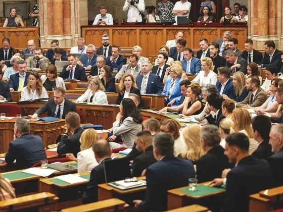 Kiderült, ki irányítja a Tisza képviselőinek központi médiakommunikációját