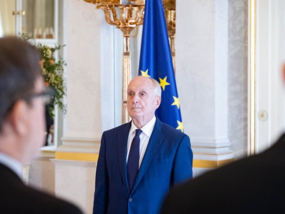 Baka András átadott hat államtitkári kinevezést, egyikük ellen még a volt munkatársai is tiltakoztak